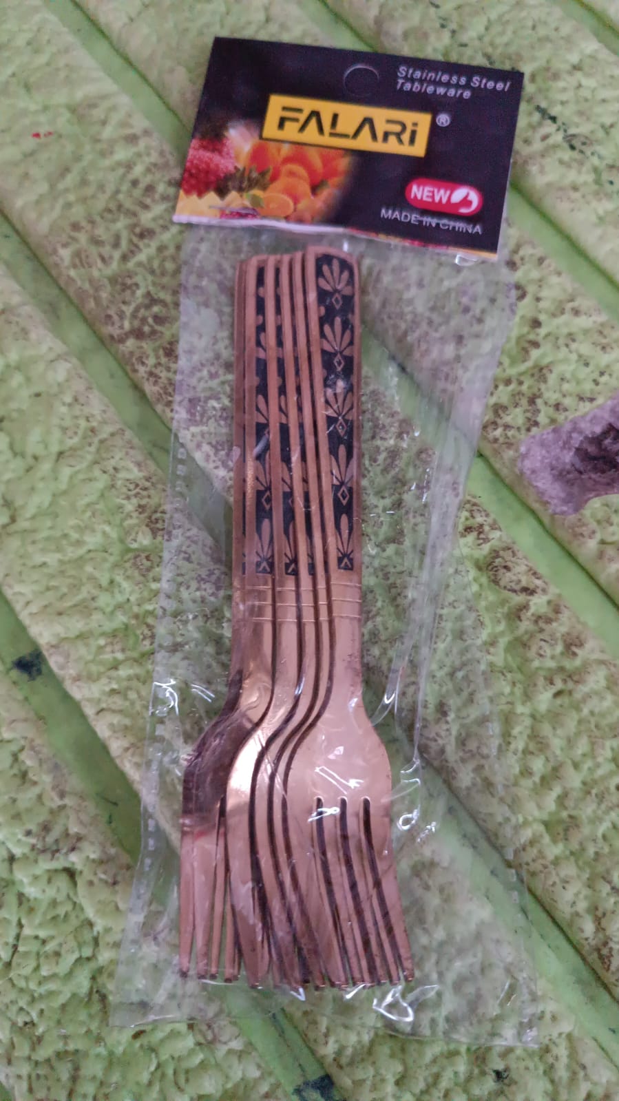 Stainless Steel Premium Fork Traditional Design Tablewar (6 Pcs Set / Golden) Stainless Steel Premium Fork Traditional Design Tablewar (6 Pcs Set / Golden)